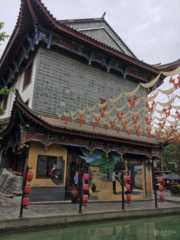 四川色达旅游导游1日多少钱，青城山本地导游一日价格多少